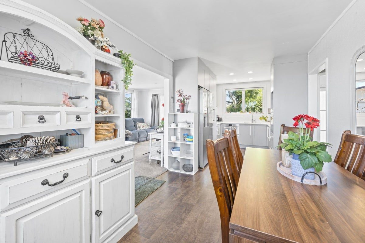 13 Helleur Road, Massey, Auckland - Carousel 2