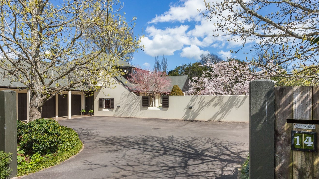 14 Caccia Birch Lane, Hokowhitu, Palmerston North - Carousel 1