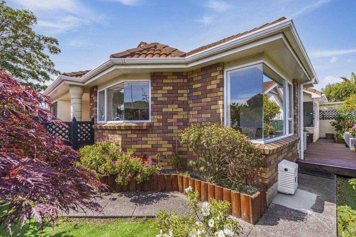 1/38 Kings Crescent, Hutt Central, Lower Hutt - Carousel 1