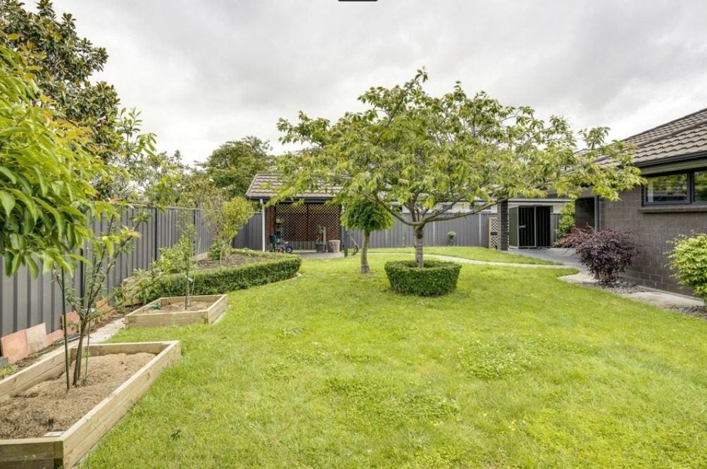 19 Arbuckle Road, Frimley, Hastings - Carousel 2