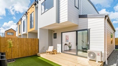 7/91 Beach Road, Te Atatu Peninsula, Auckland - Carousel 1