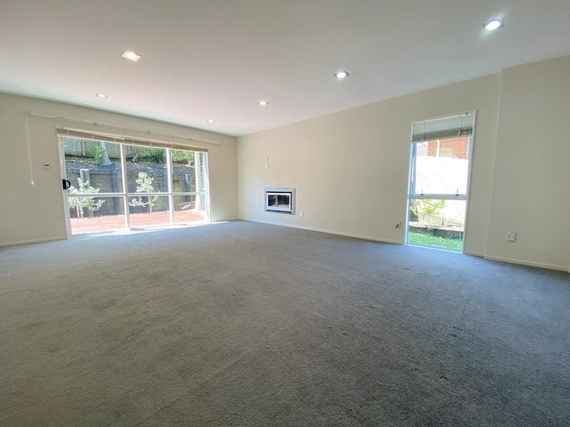 11 Lakeridge Close, Northcross, Auckland - Carousel 2