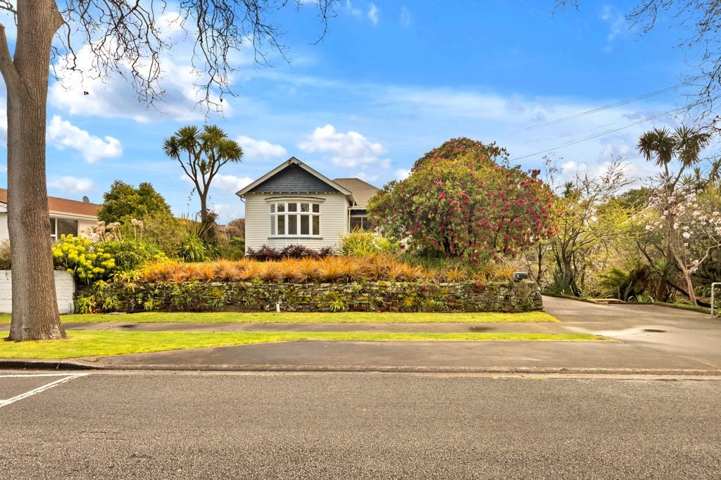 15 Cholmondeley Avenue, Opawa, Christchurch - Carousel 1