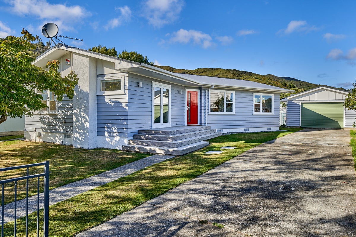 2 Heather Grove, Fairfield, Lower Hutt - Carousel 1
