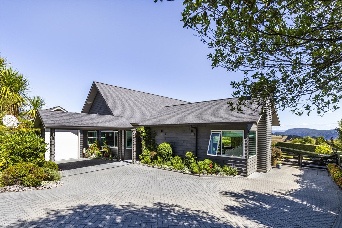 107 Hill View Drive, Acacia Bay, Taupo - Carousel 1