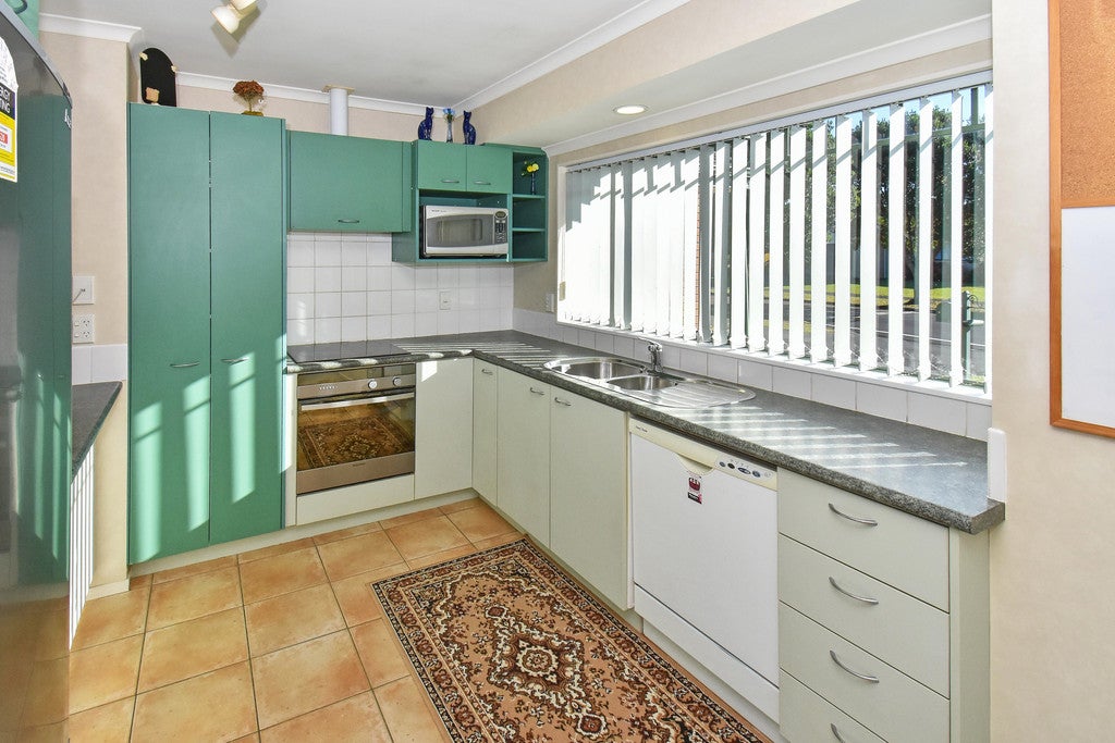 33 Sandwick Drive, Weymouth, Auckland - Carousel 2