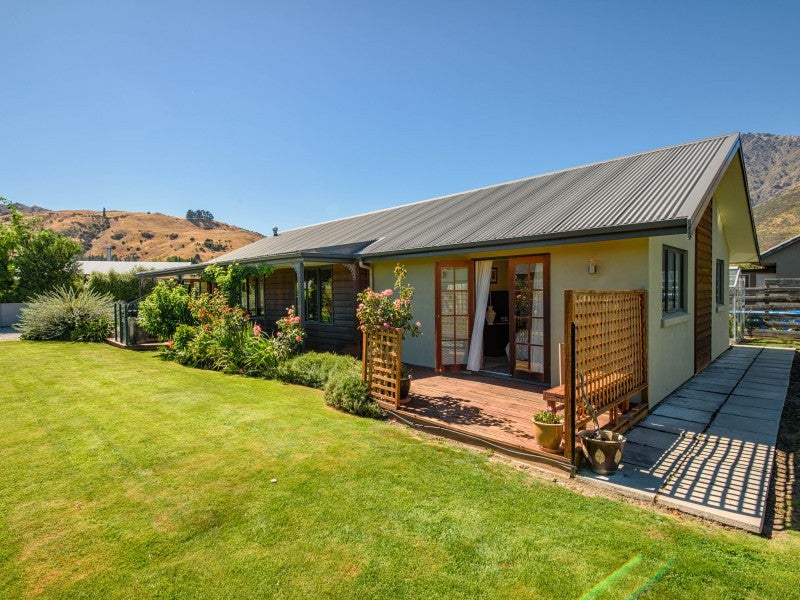 5 Bridesdale Drive, Lake Hayes, Queenstown - Carousel 1