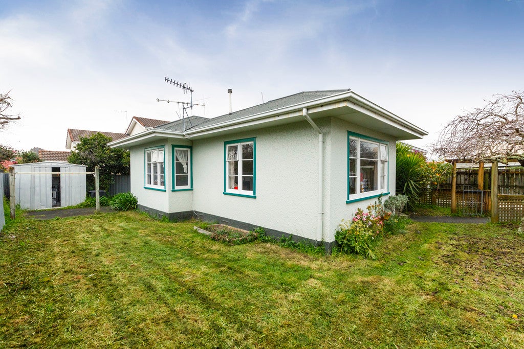 8 St Albans Avenue, Hokowhitu, Palmerston North - Carousel 14