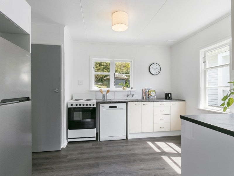 195 Wellington Road, Wainuiomata, Lower Hutt - Carousel 2