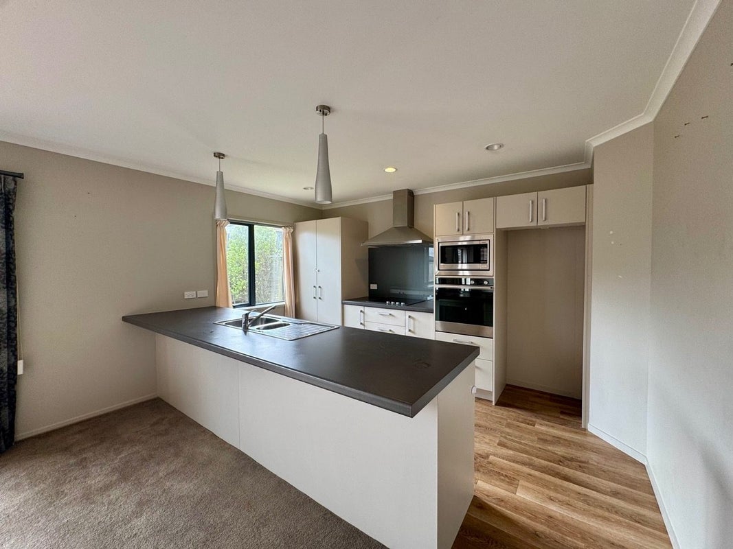 64 Sunstone Crescent, Brown Owl, Upper Hutt - Carousel 2