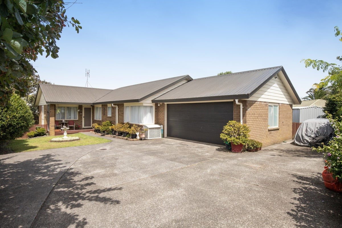 27 Brookesmith Drive, Waiuku, Waiuku - Carousel 1