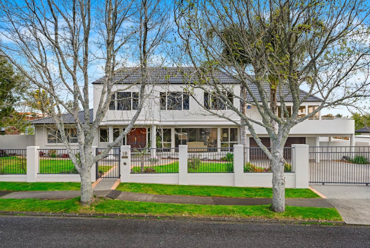 10 Clyside Avenue, Half Moon Bay, Auckland - Carousel 1