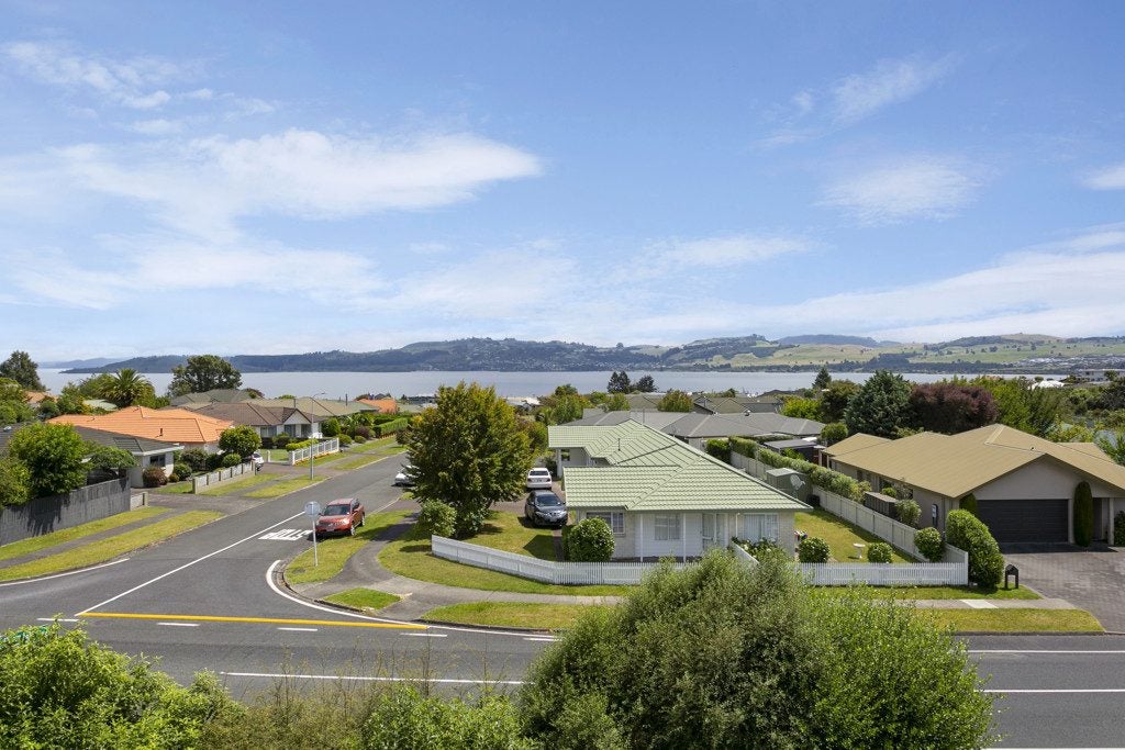 65 Arrowsmith Avenue, Waipahihi, Taupo - Carousel 1