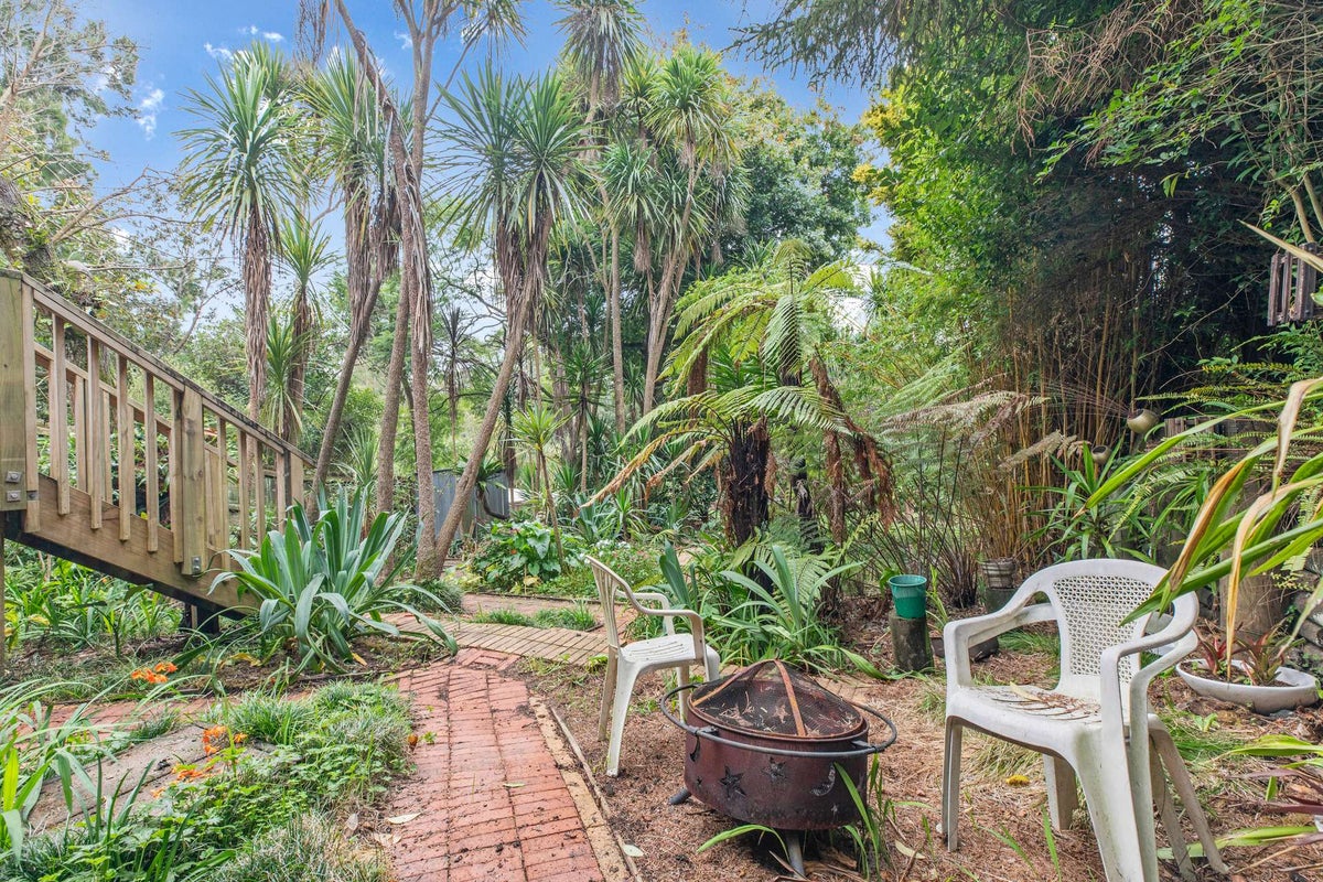 112 Candia Road, Henderson Valley, Auckland - Carousel 2