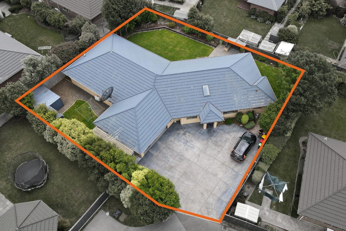 8 Antonia Place, Aidanfield, Christchurch - Carousel 1