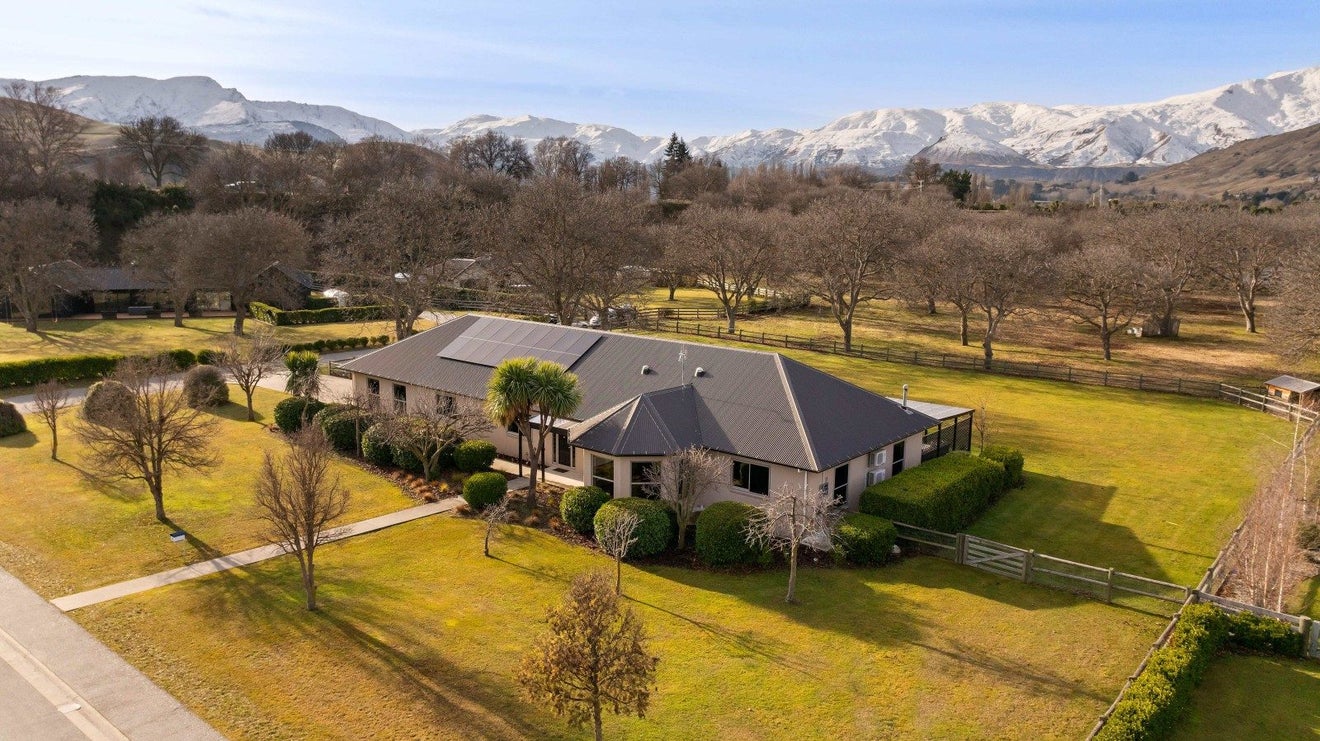 4 Crawford Place, Lake Hayes, Queenstown-Lakes, Otago - Carousel 1