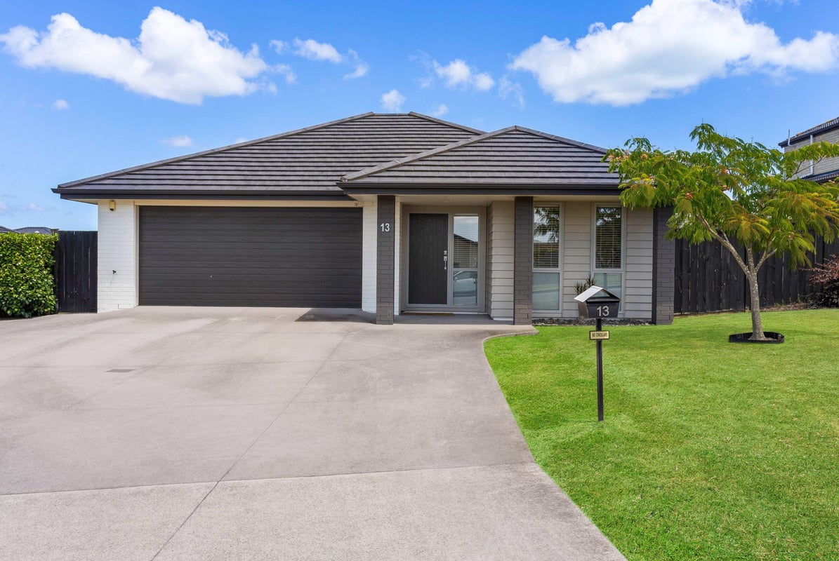 13 Artists Avenue, Beachlands, Auckland - Carousel 1