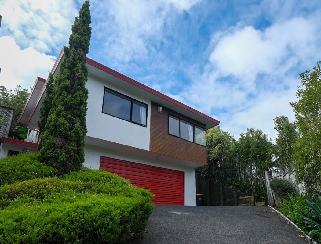 2/5 Stitchbird Close, Murrays Bay, Auckland - Carousel 1
