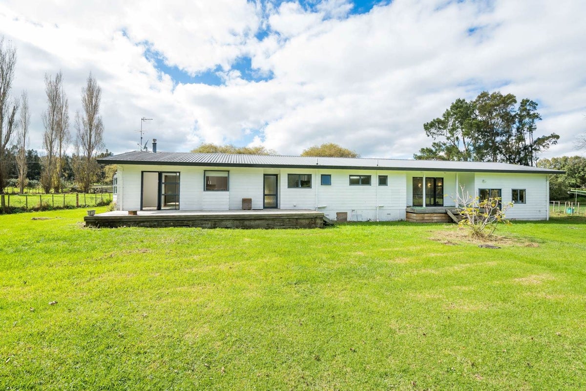 38 Lascelles Drive, Albany - Carousel 2