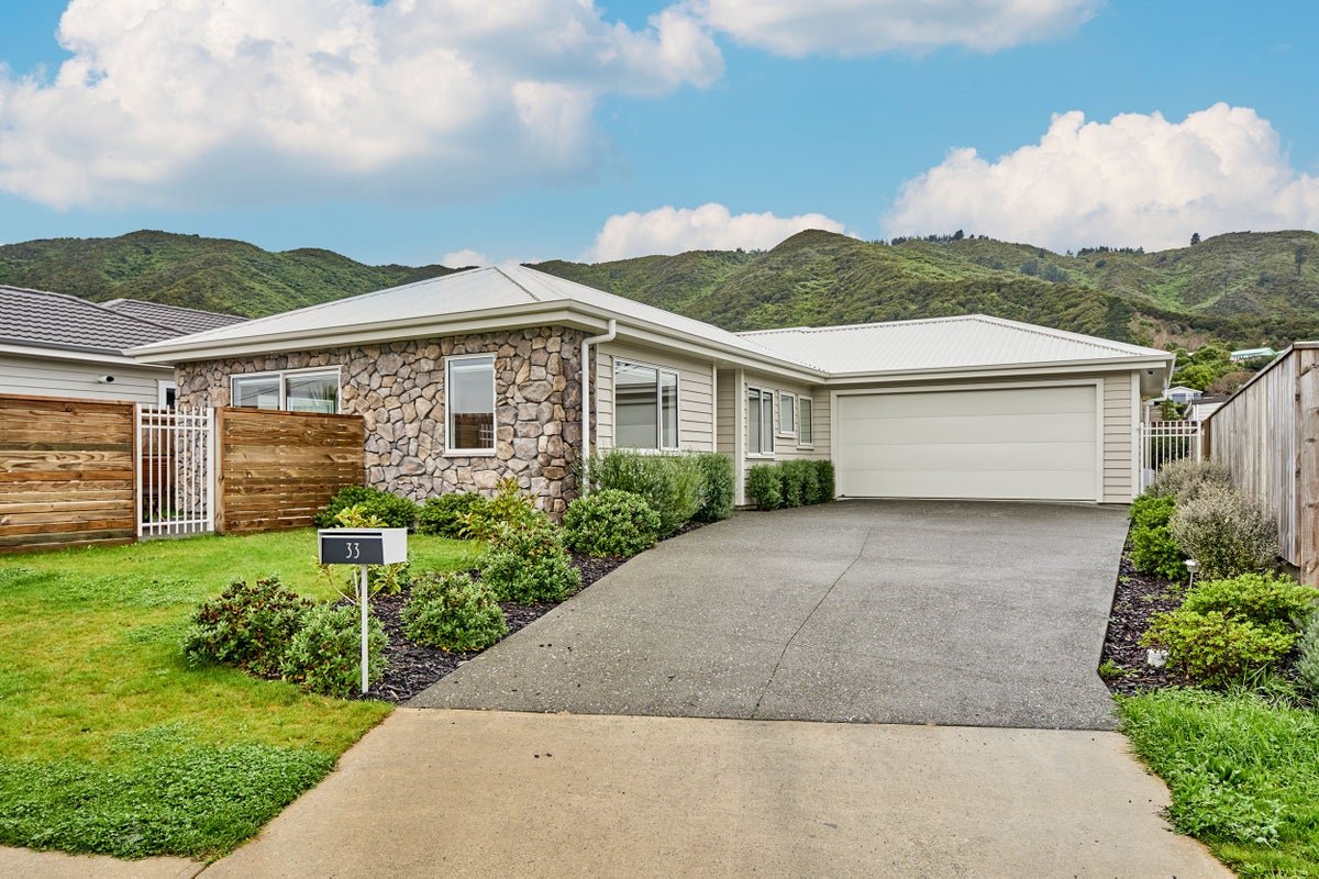 33 Henrietta Maxwell Grove, Wainuiomata, Lower Hutt - Carousel 1