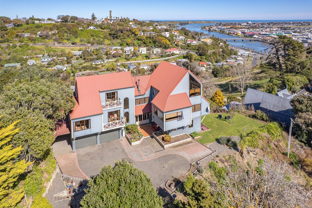 22 Shakespeare Road, Bastia Hill, Whanganui - Carousel 1