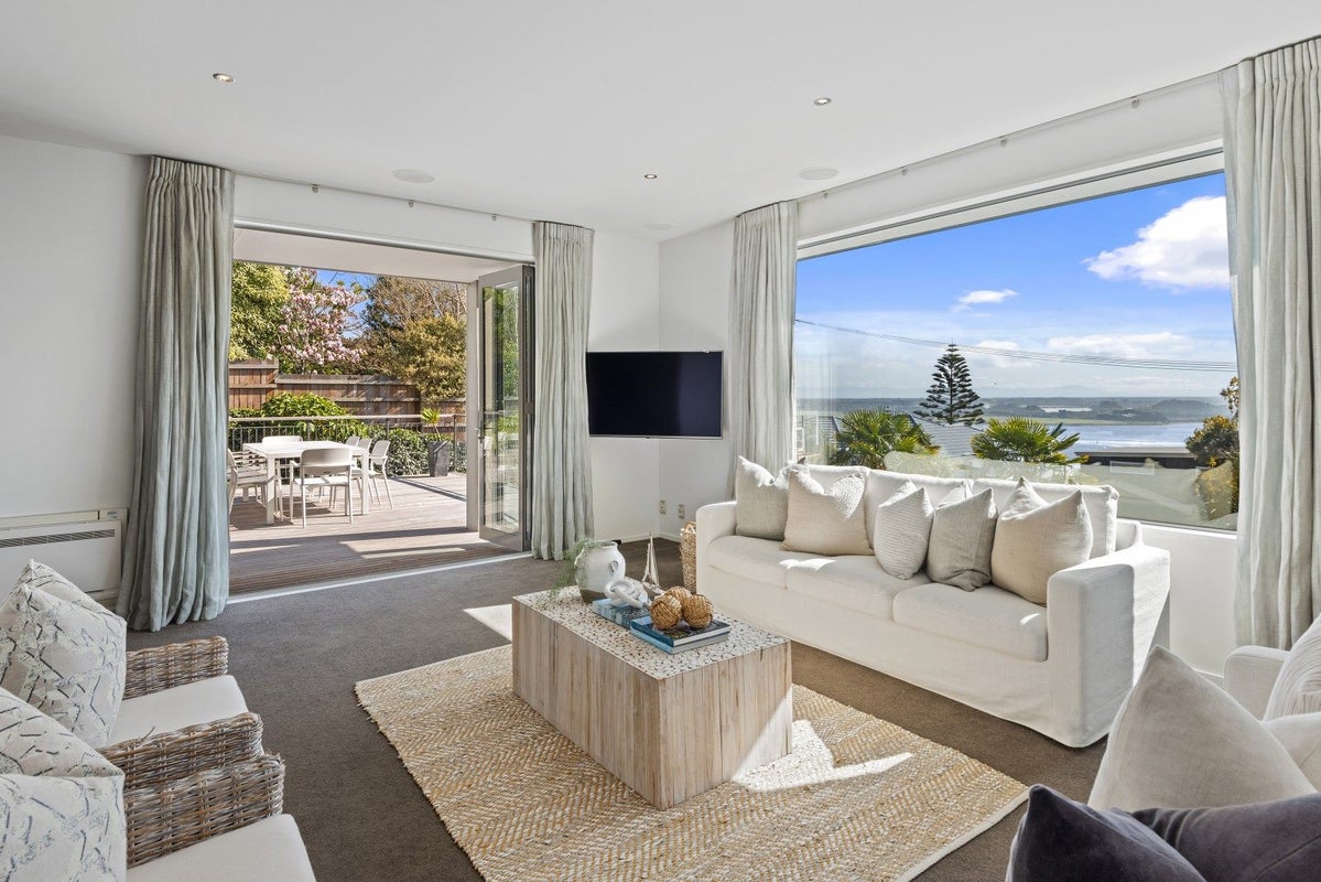18 Seamount Terrace, Mount Pleasant, Christchurch - Carousel 2