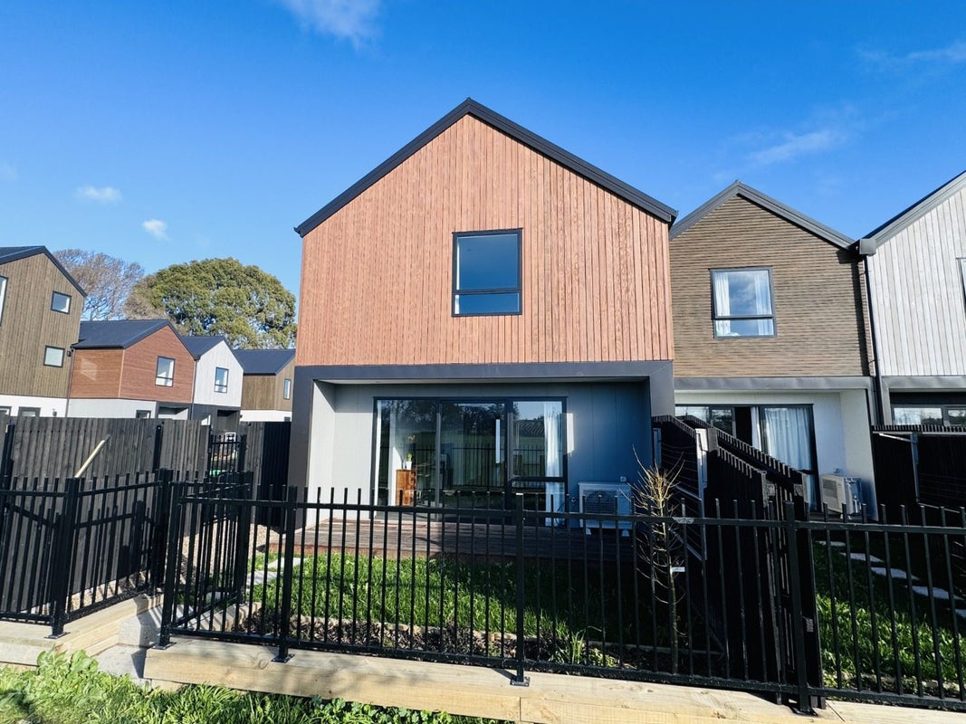 5B Malaga Crescent, Harewood, Christchurch - Carousel 1