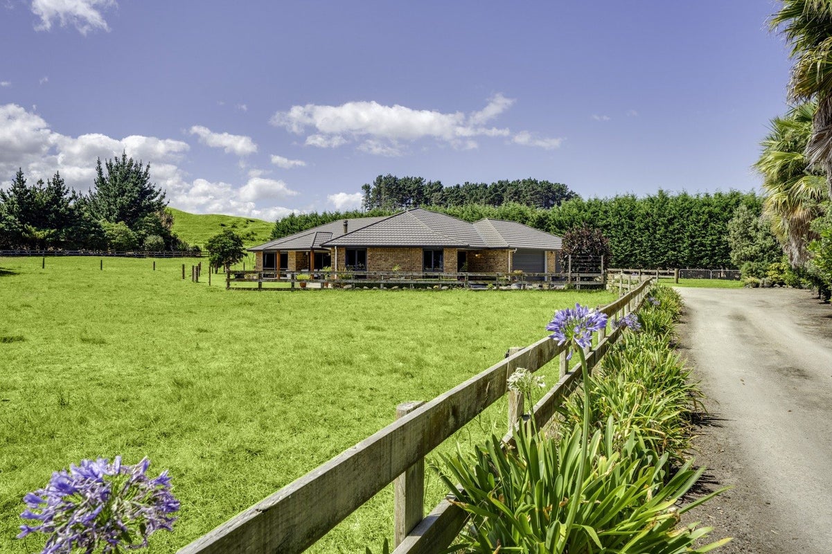 103B Cameron Road East, Westmere, Whanganui - Carousel 1