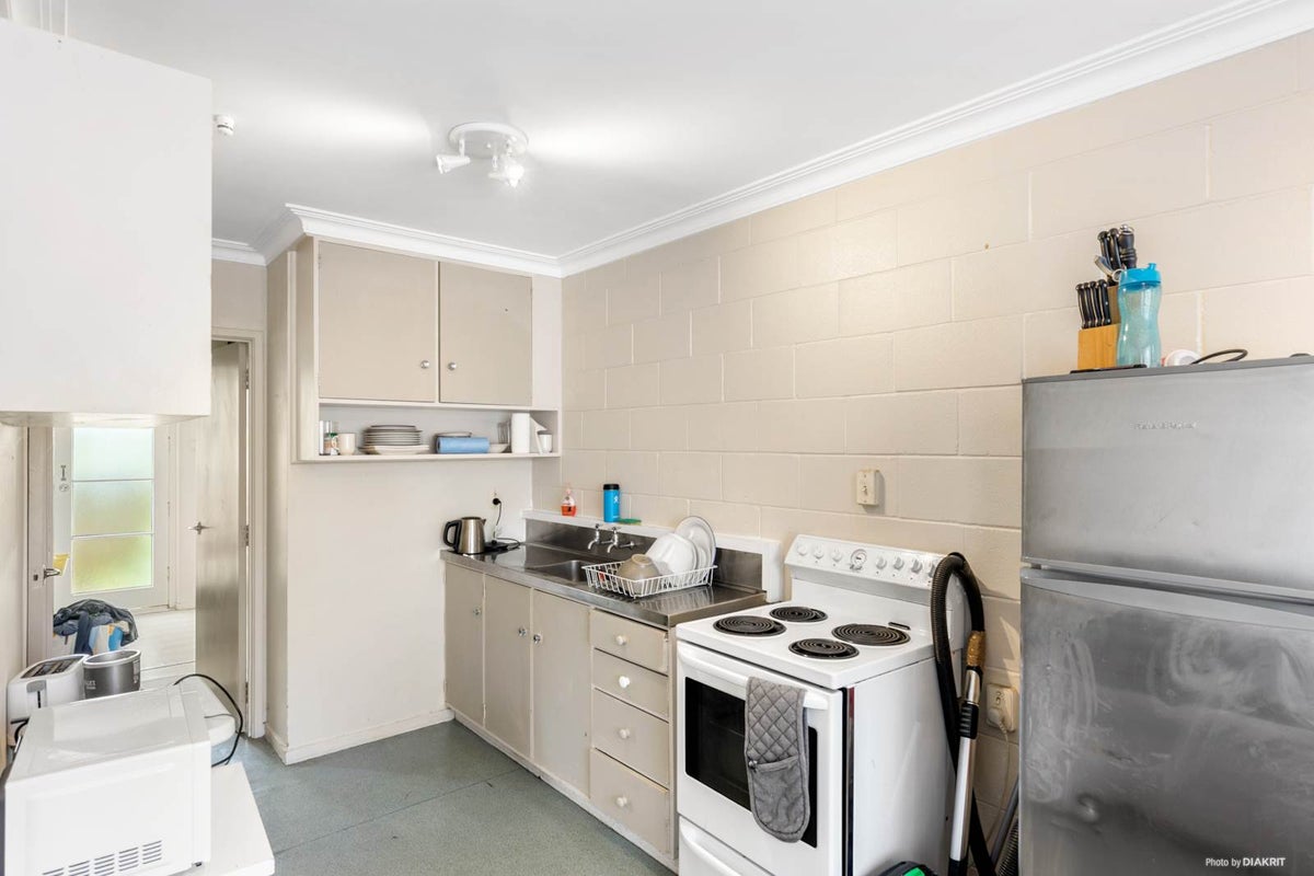 2/12 Kings Road, Panmure, Auckland - Carousel 2