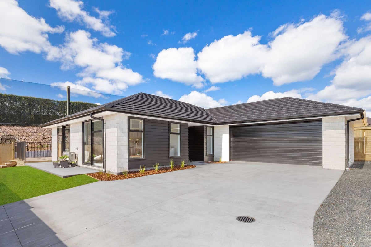 16 Sam Heywood Place, Pyes Pa, Tauranga - Carousel 2