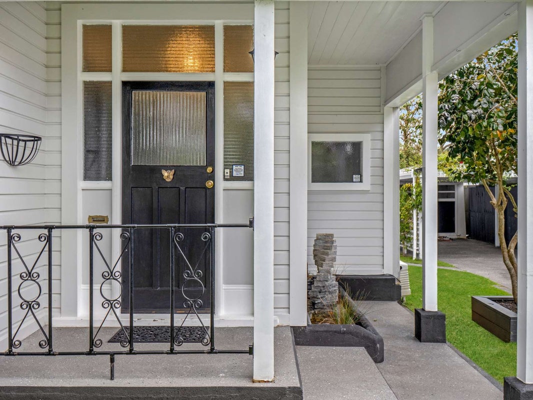 10 Jellicoe Street, Whanganui East, Whanganui - Carousel 1