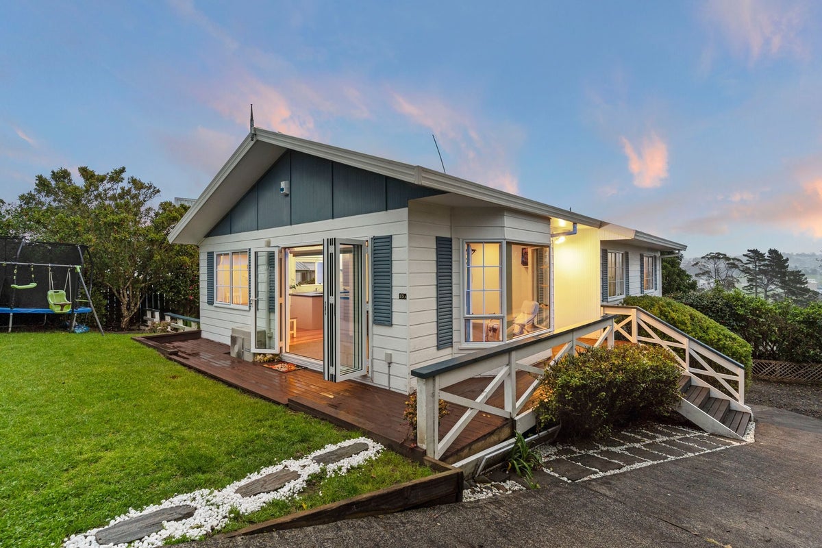 15A Darcy Place, Massey, Auckland - Carousel 1
