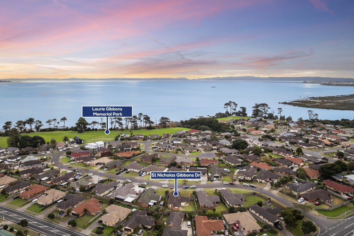 51 Nicholas Gibbons Drive, Clendon Park, Auckland - Carousel 2