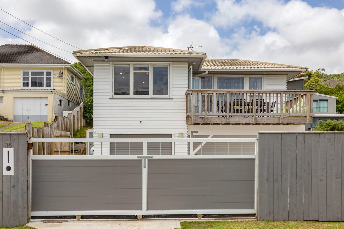 35 Duncan Street, Tawa, Wellington - Carousel 19