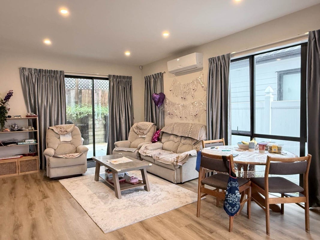 1A Maunder Place, New Lynn, Auckland - Carousel 2