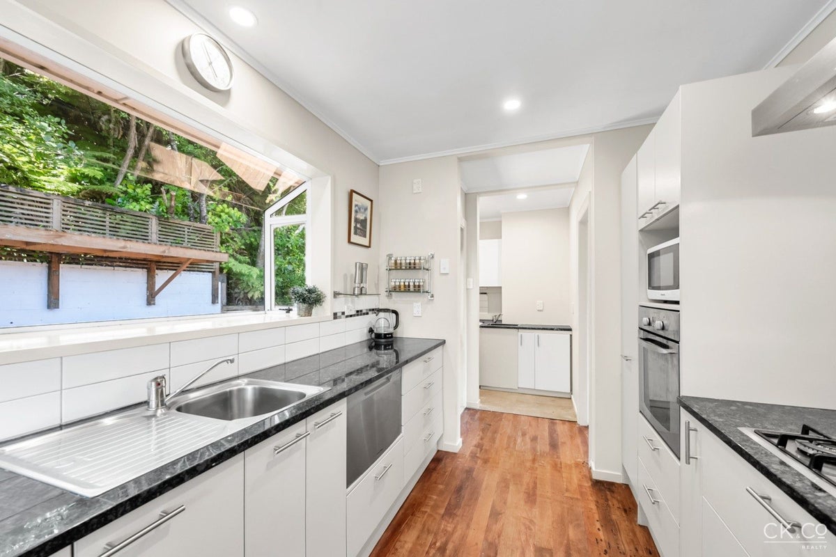 7 Damian Grove, Waterloo, Lower Hutt - Carousel 2