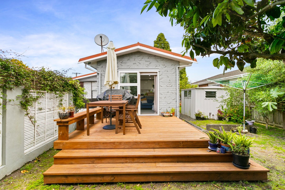 13 Taikata Rd, Te Atatu Peninsula, Waitakere - Carousel 1