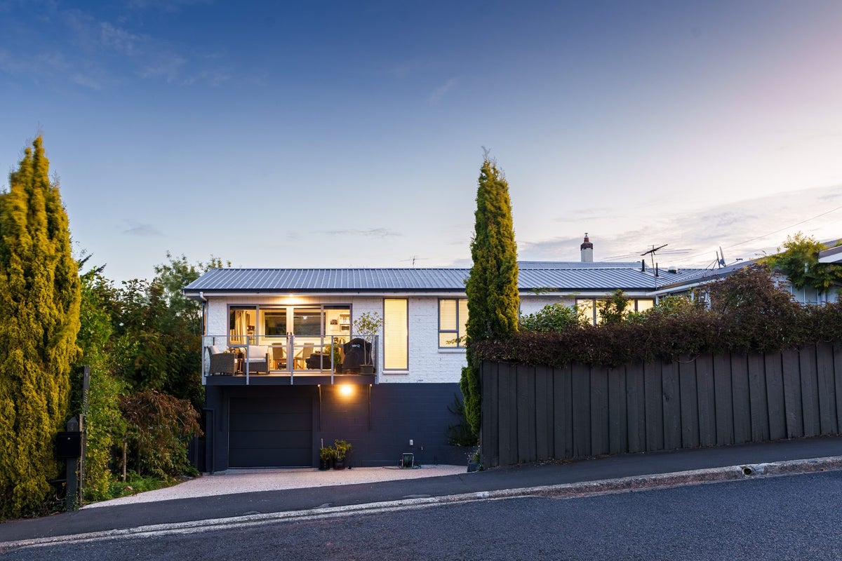 4 Grendon Street, Maori Hill, Dunedin - Carousel 1