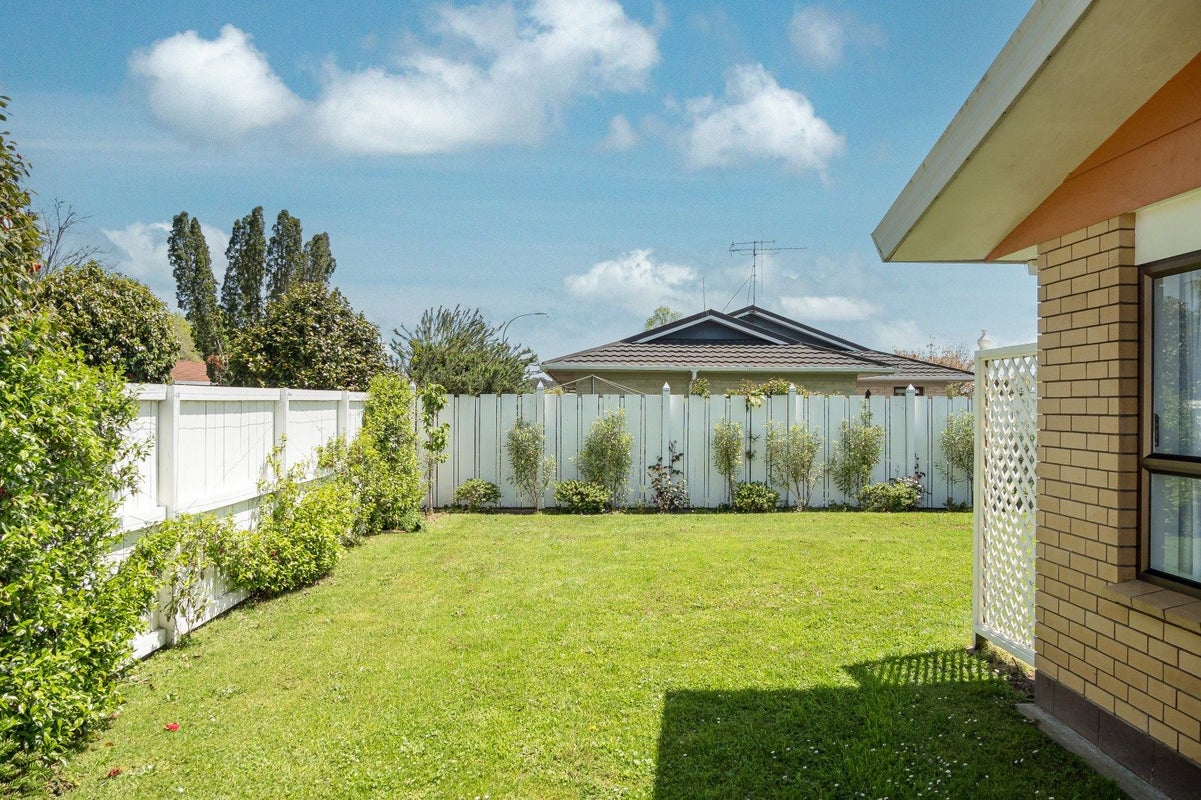 8 Conrad Place, Leamington, Cambridge - Carousel 19