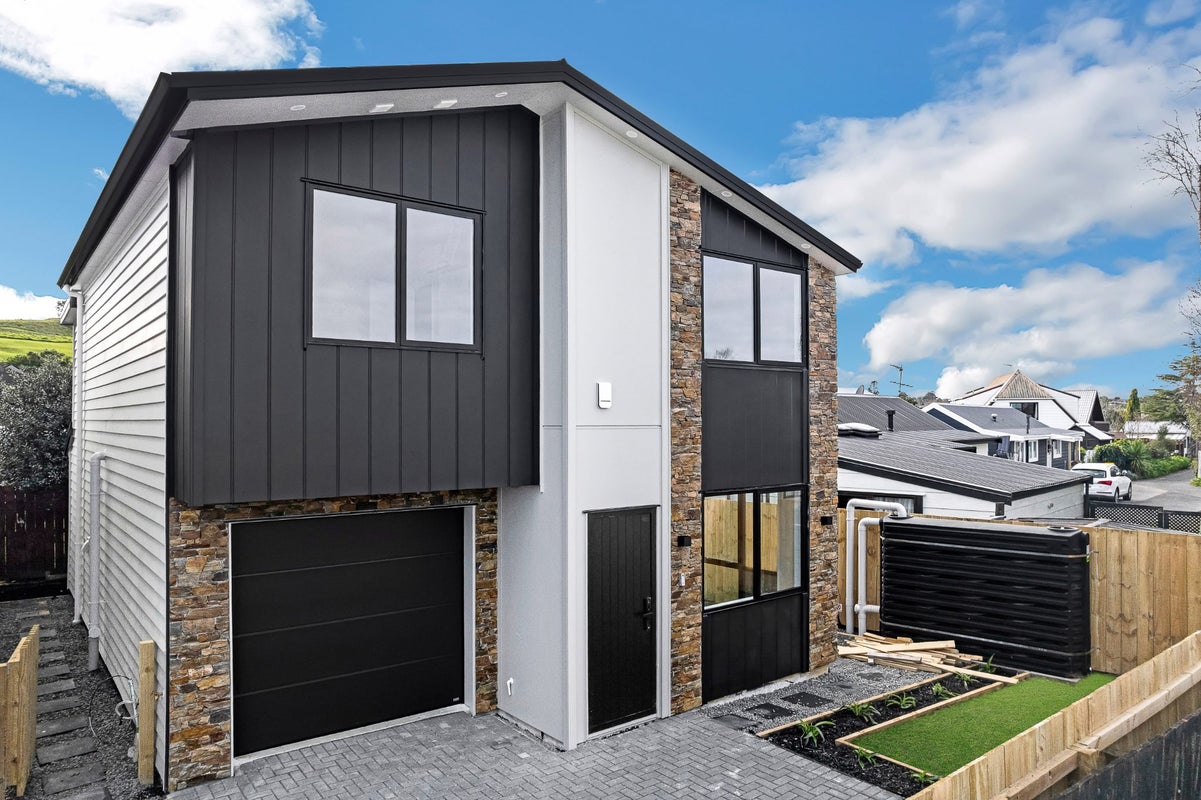 17 Lisa Rise, Half Moon Bay, Auckland - Carousel 2