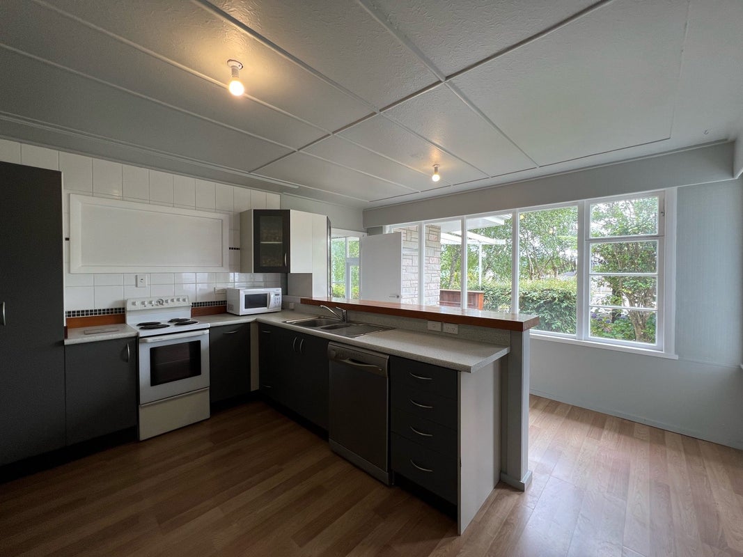 1 Coast Road, Wainuiomata, Lower Hutt - Carousel 2