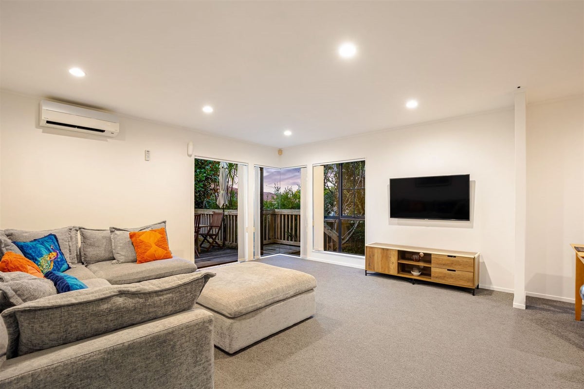 2/54 Granville Drive, Massey, Auckland - Carousel 2