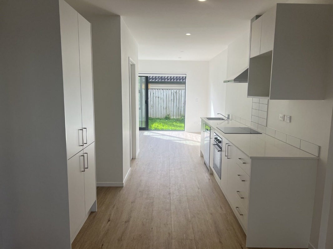 62 Rauemi Way, Te Atatu South, Auckland - Carousel 2