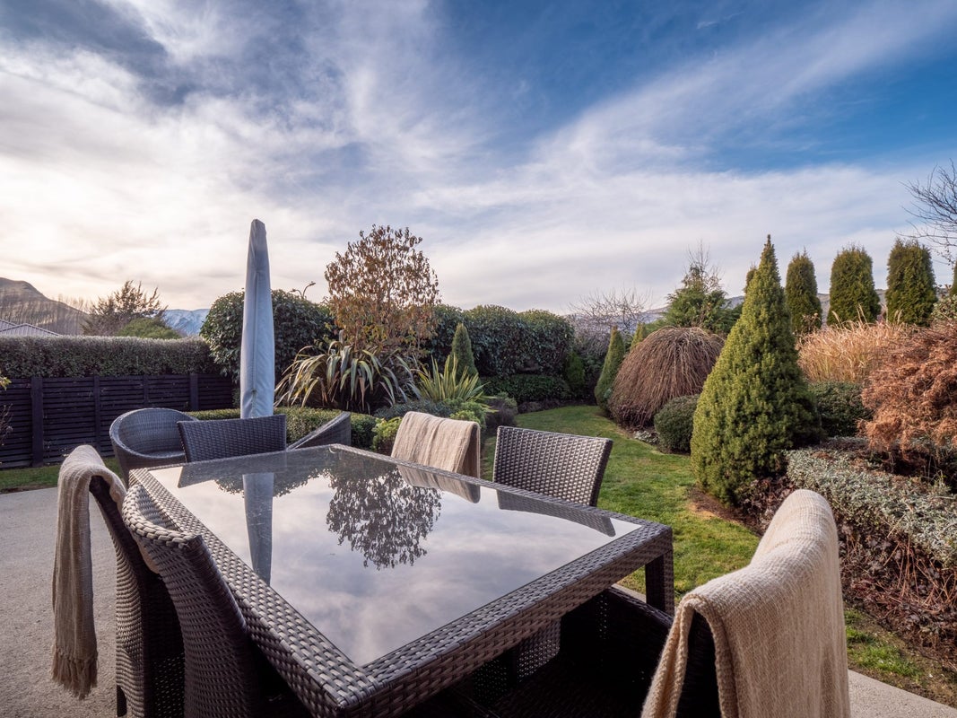 1 Manorburn Place, Lake Hayes, Queenstown - Carousel 2