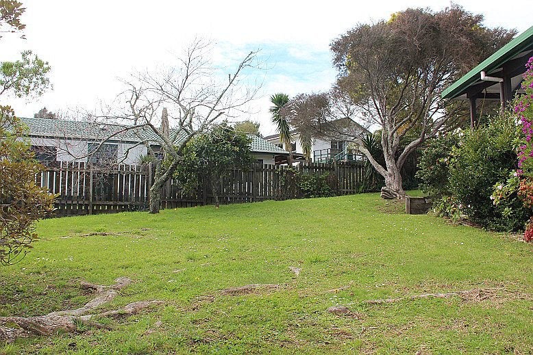 24 Leiden Place, Totara Vale, Auckland - Carousel 2