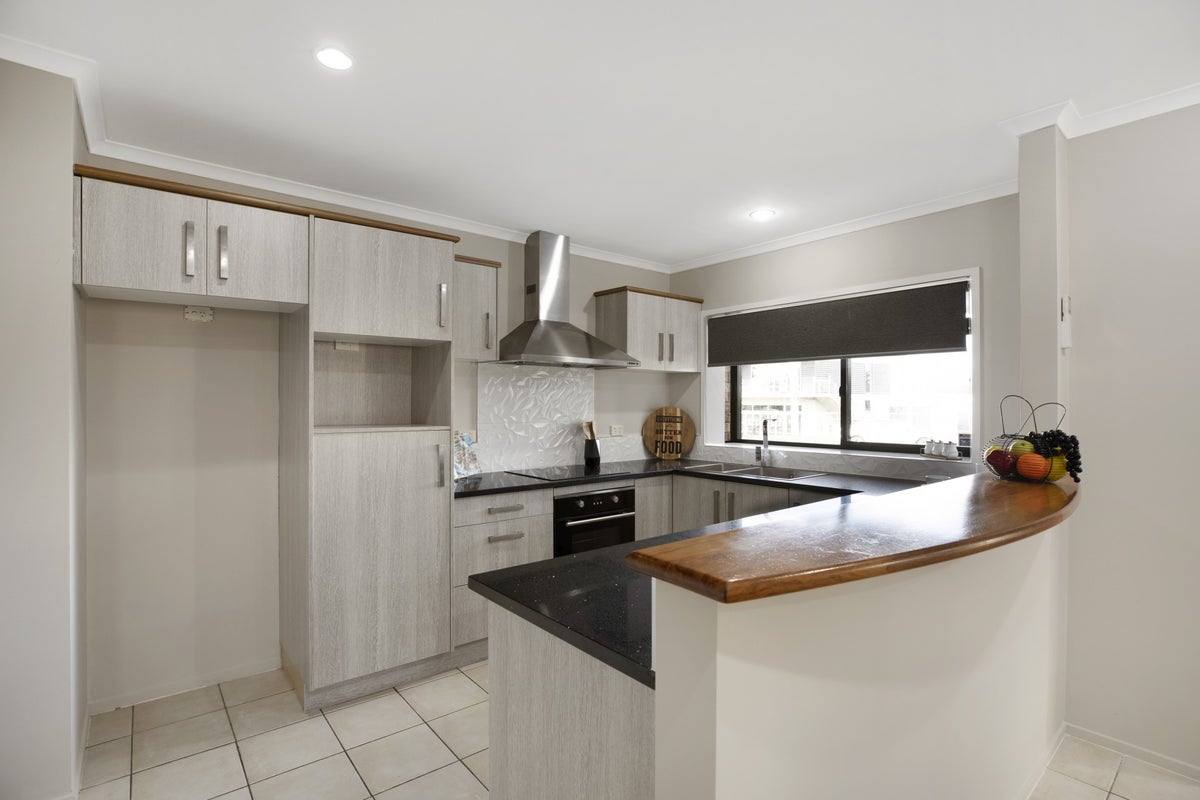 17 Magic Way, Randwick Park, Auckland - Carousel 2