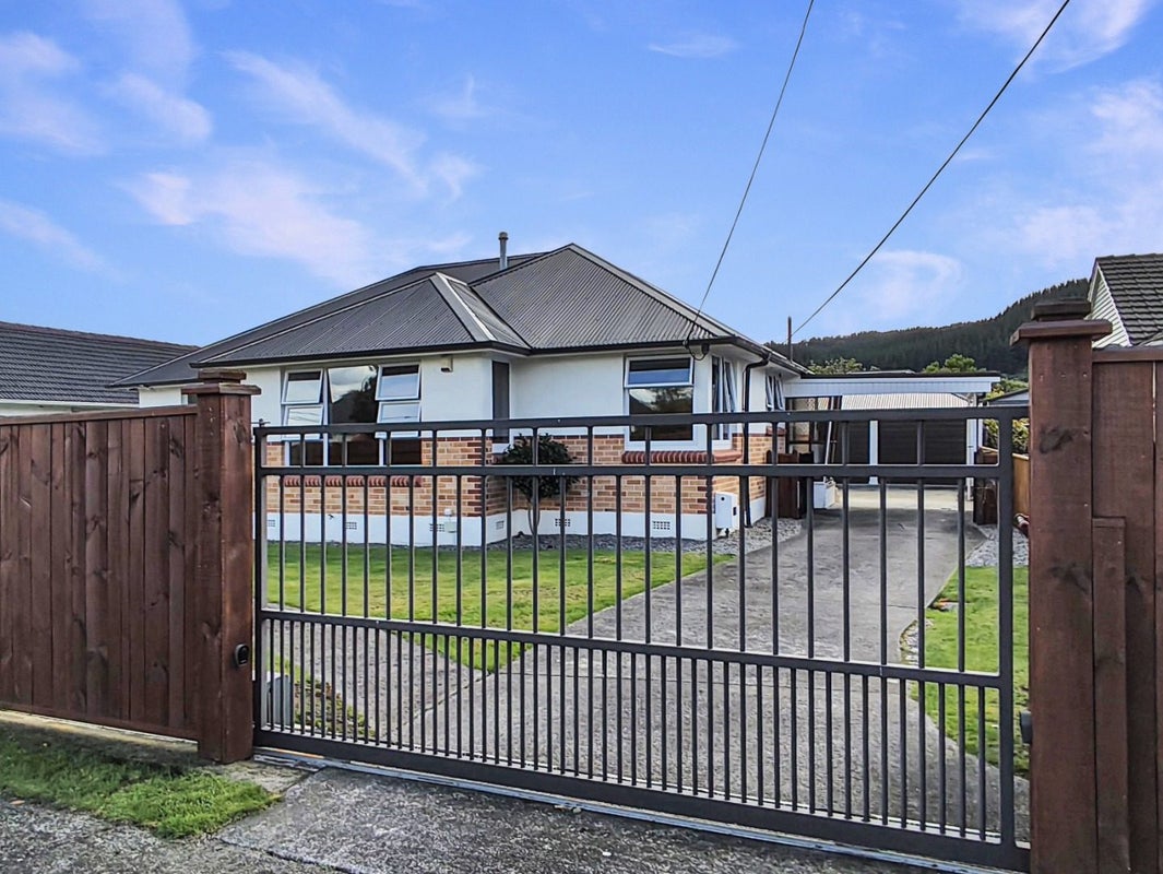77 Fraser Crescent, Elderslea, Upper Hutt - Carousel 1