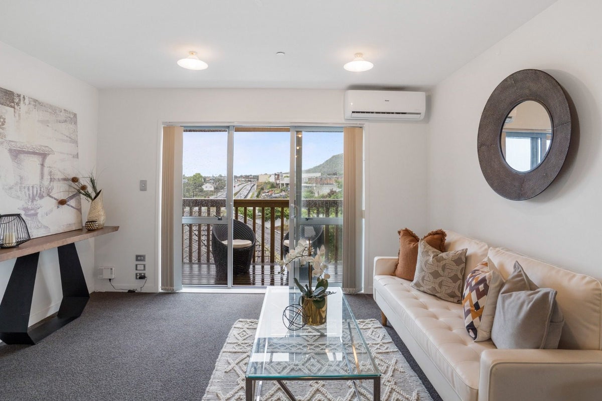 17D Domain Road, Panmure, Auckland - Carousel 2