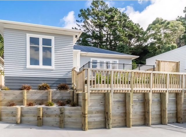 28 Main Road, Wainuiomata, Lower Hutt - Carousel 1