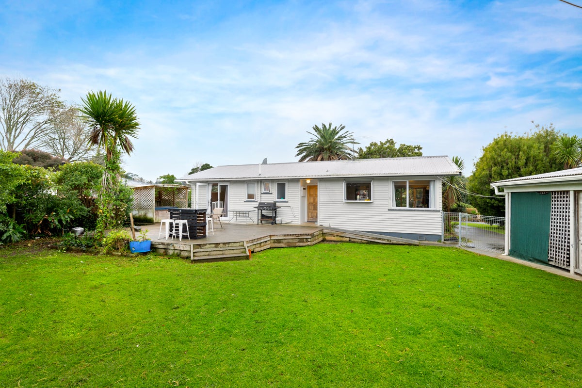 11A Lucinda Place, Glen Eden, Auckland - Carousel 2